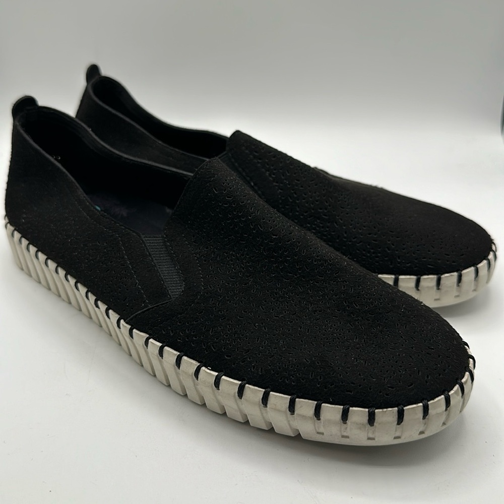 Skechers women’s Sepulveda black slip-on sneakers, size 7.5